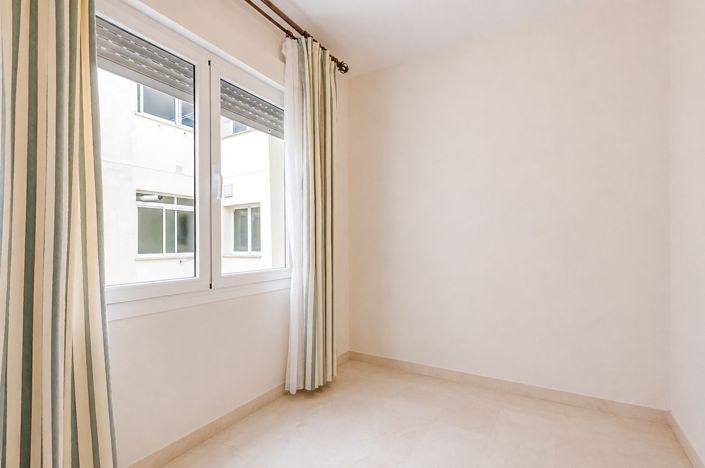Image No.31-4 Bed Flat for sale
