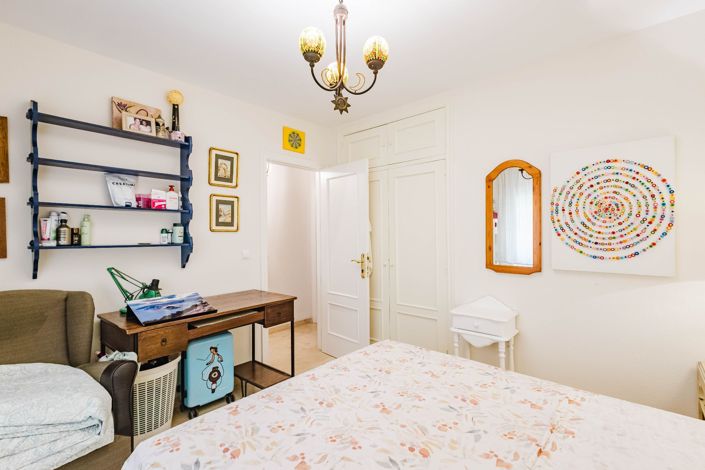 Image No.39-4 Bed Flat for sale