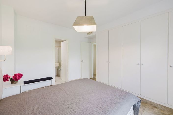 Image No.18-3 Bed Flat for sale