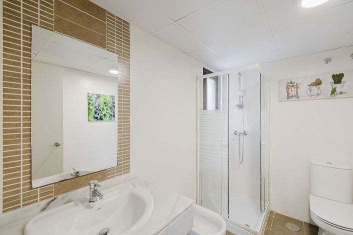 Image No.23-3 Bed Flat for sale