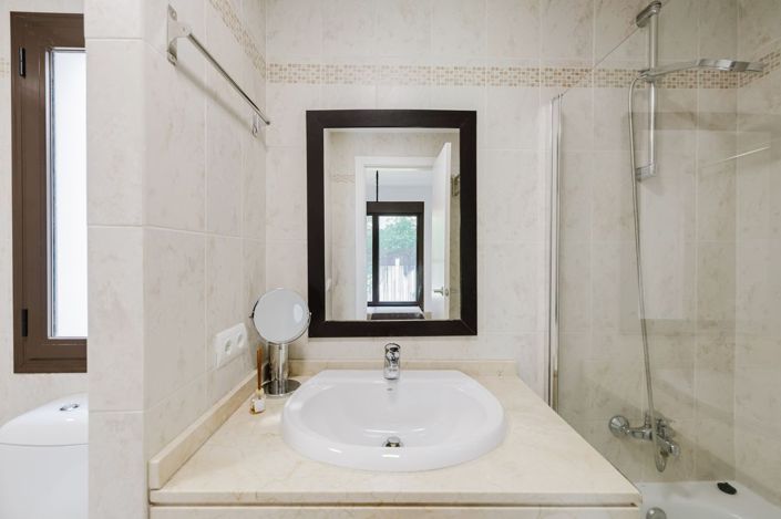 Image No.24-3 Bed Flat for sale