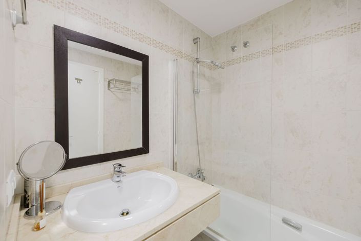Image No.32-3 Bed Flat for sale