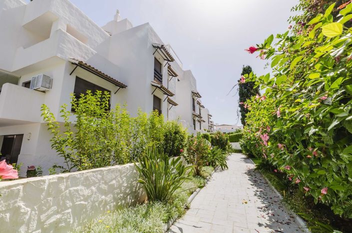Image No.35-3 Bed Flat for sale