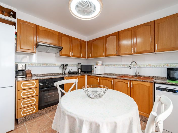 Image No.12-3 Bed Flat for sale