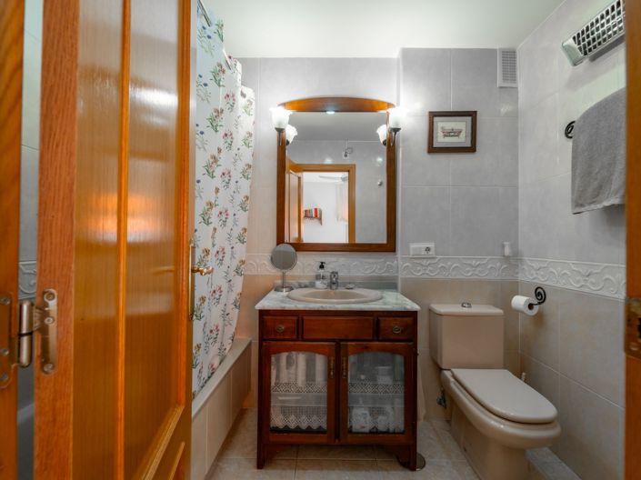 Image No.18-3 Bed Flat for sale