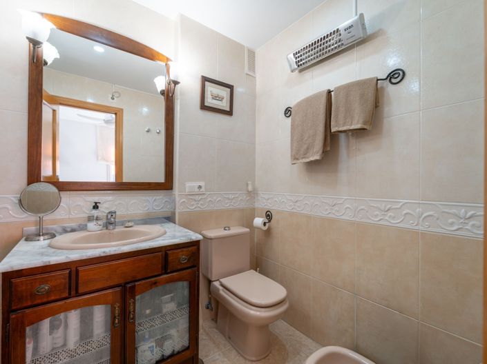 Image No.19-3 Bed Flat for sale