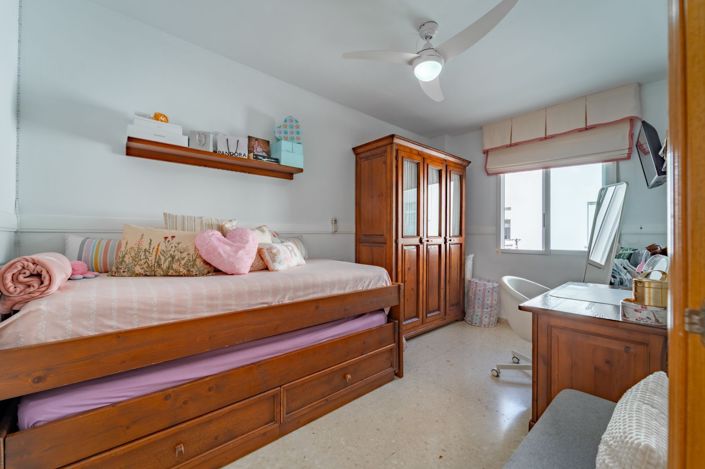Image No.20-3 Bed Flat for sale