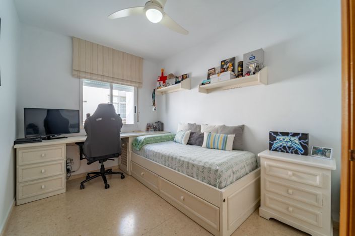 Image No.22-3 Bed Flat for sale