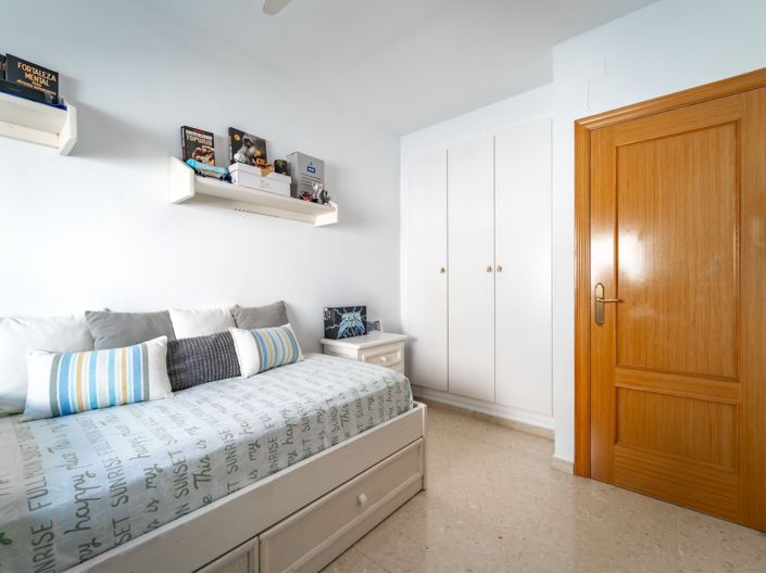 Image No.23-3 Bed Flat for sale