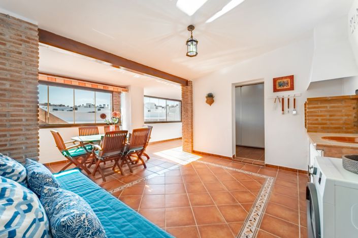 Image No.25-3 Bed Flat for sale