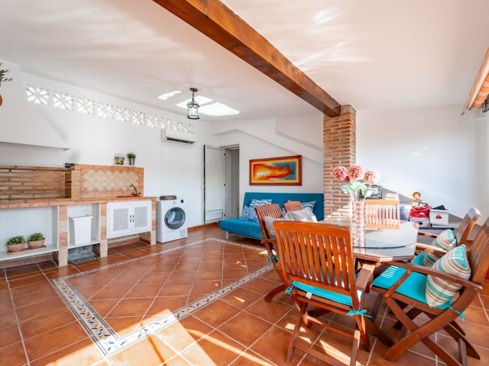 Image No.28-3 Bed Flat for sale