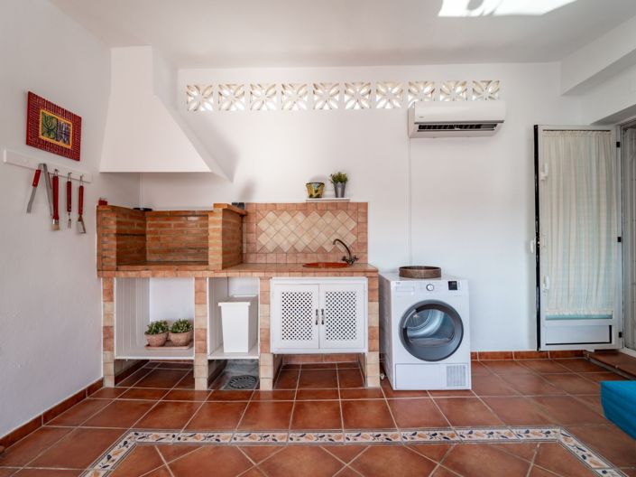 Image No.30-3 Bed Flat for sale