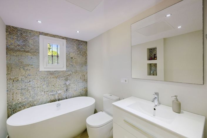 Image No.14-2 Bed Flat for sale