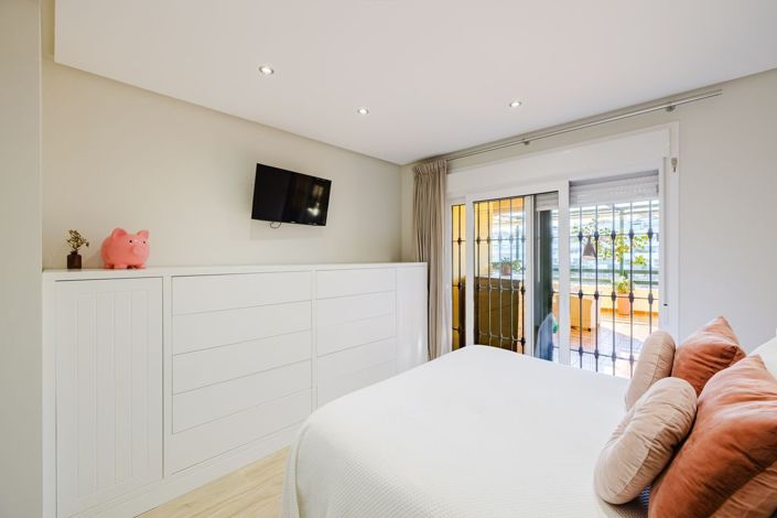 Image No.21-2 Bed Flat for sale