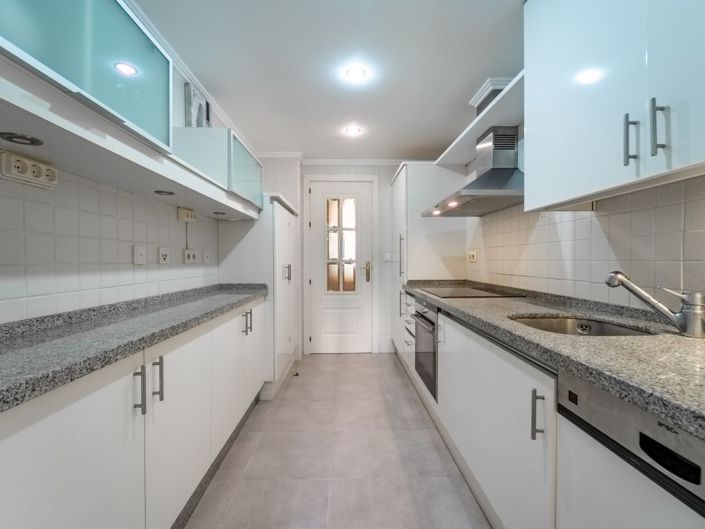 Image No.21-3 Bed Flat for sale