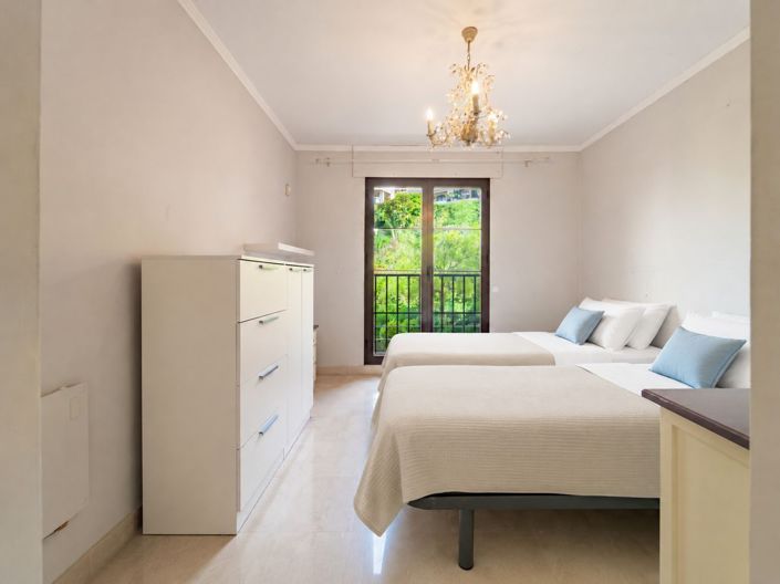 Image No.23-3 Bed Flat for sale
