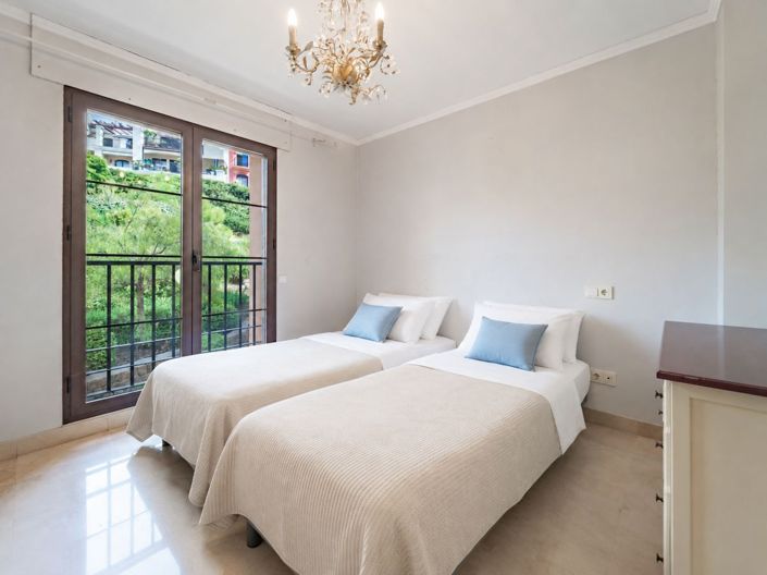 Image No.28-3 Bed Flat for sale