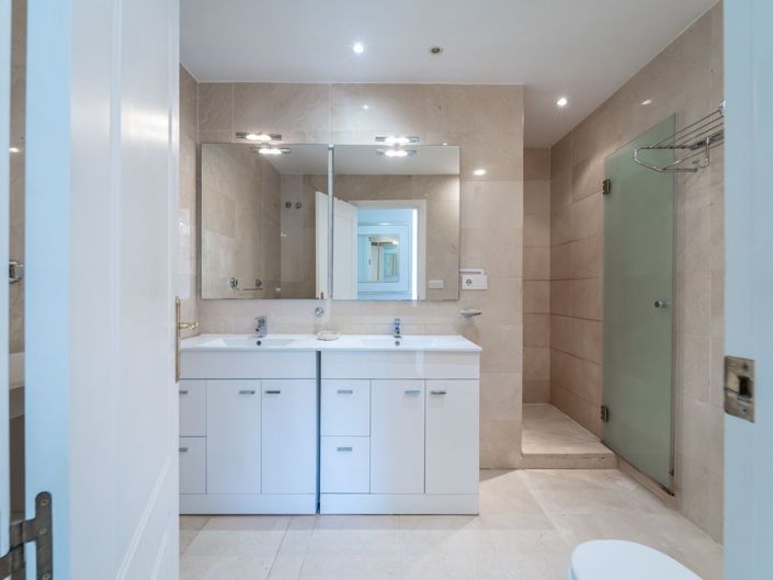 Image No.29-3 Bed Flat for sale