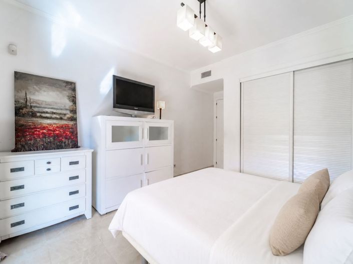 Image No.30-3 Bed Flat for sale