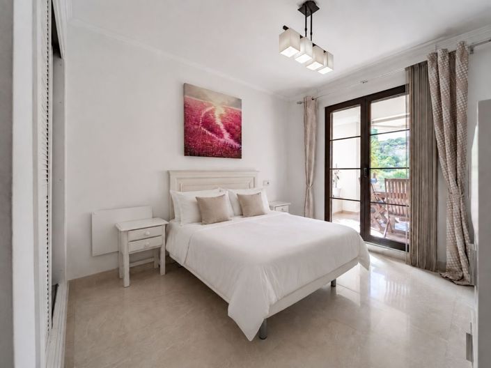 Image No.32-3 Bed Flat for sale