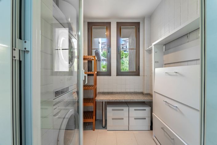 Image No.33-3 Bed Flat for sale