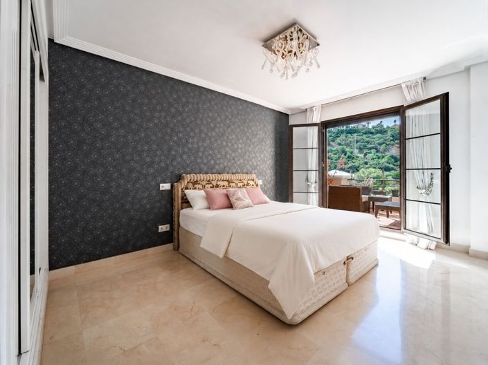 Image No.34-3 Bed Flat for sale