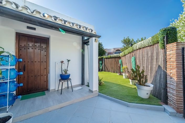 Image No.12-3 Bed Property for sale