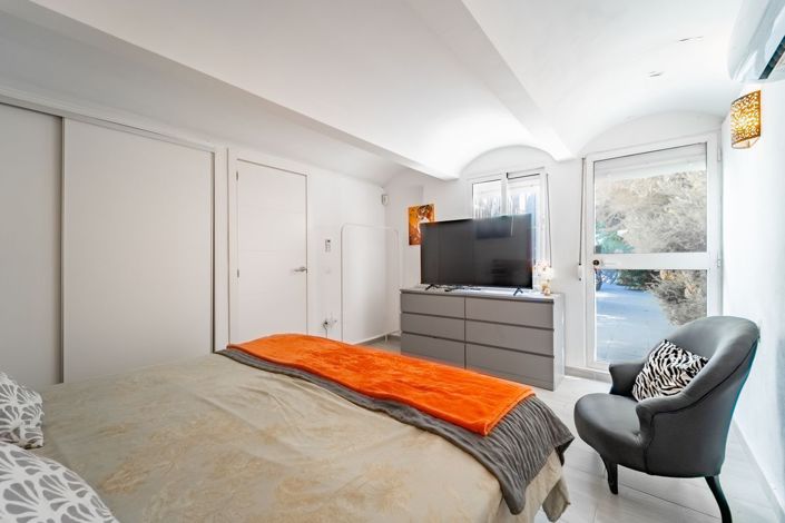 Image No.25-3 Bed Property for sale