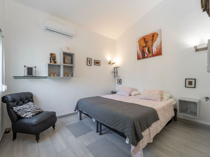 Image No.28-3 Bed Property for sale