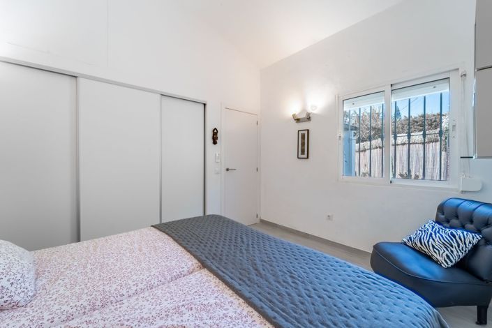 Image No.30-3 Bed Property for sale
