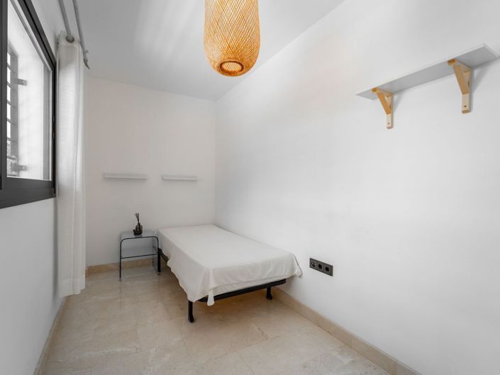 Image No.10-3 Bed Flat for sale
