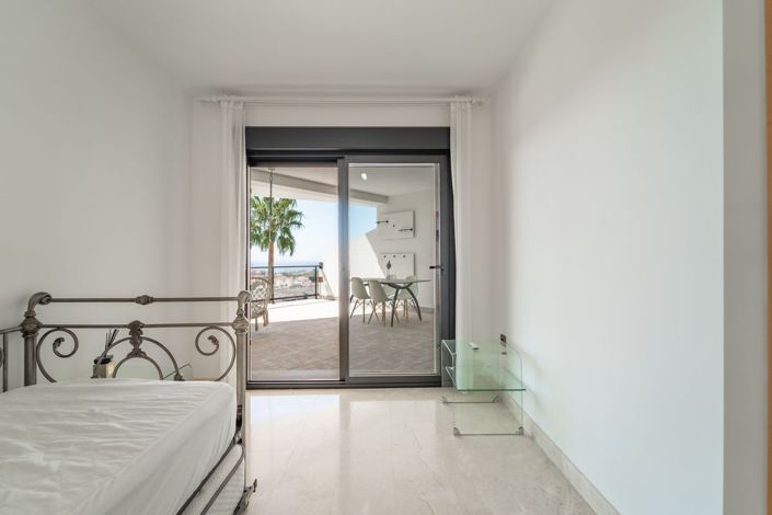 Image No.11-3 Bed Flat for sale