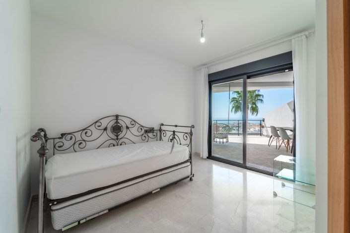 Image No.12-3 Bed Flat for sale