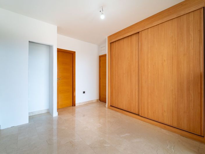 Image No.17-3 Bed Flat for sale