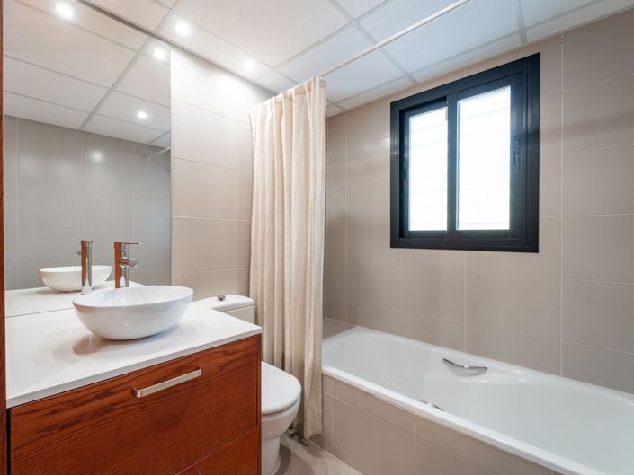 Image No.19-3 Bed Flat for sale