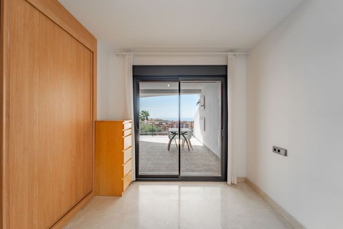 Image No.23-3 Bed Flat for sale