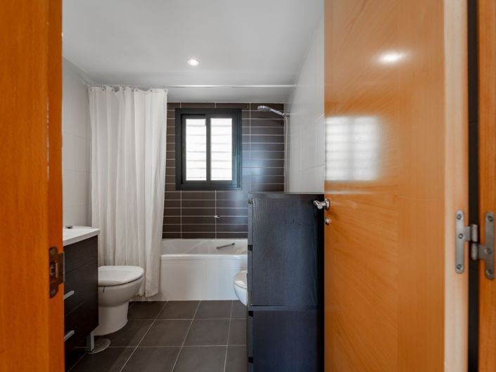 Image No.27-3 Bed Flat for sale