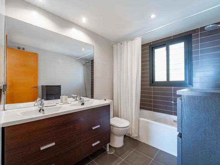 Image No.30-3 Bed Flat for sale