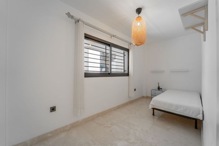 Image No.9-3 Bed Flat for sale
