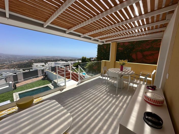 Image No.17-4 Bed Townhouse for sale