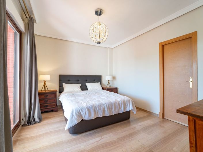 Image No.15-4 Bed Property for sale