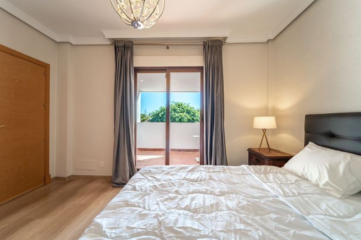 Image No.17-4 Bed Property for sale