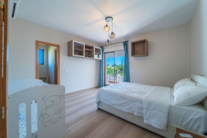 Image No.20-4 Bed Property for sale