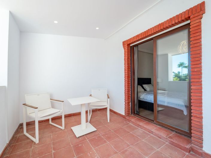 Image No.25-4 Bed Property for sale