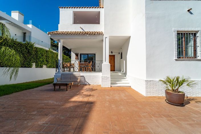 Image No.26-4 Bed Property for sale