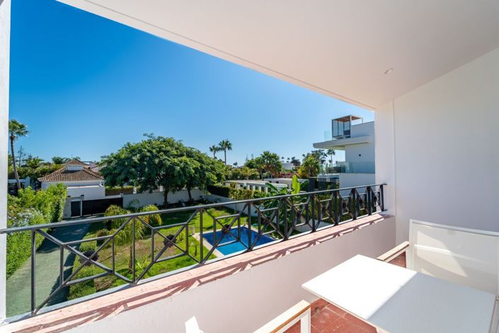 Image No.28-4 Bed Property for sale