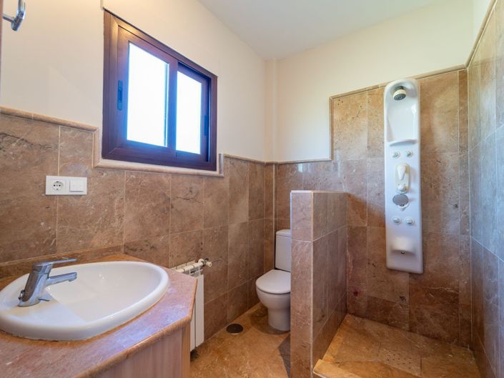 Image No.29-4 Bed Property for sale