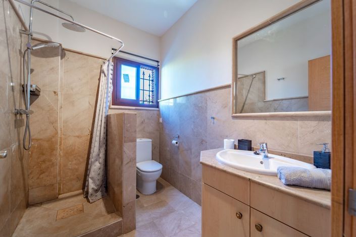 Image No.30-4 Bed Property for sale