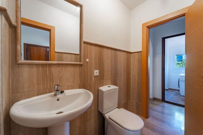 Image No.33-4 Bed Property for sale