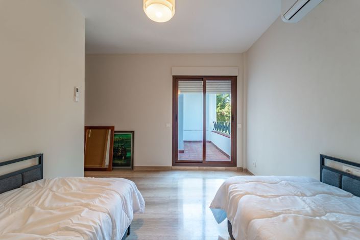Image No.38-4 Bed Property for sale